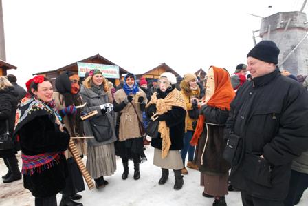 857963_576366355707417_634541972_o